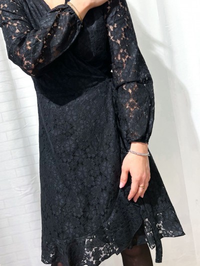 Robe cache coeur en dentelle