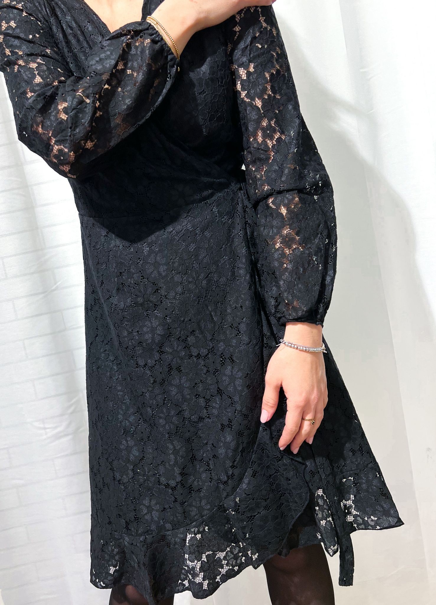 Robe cache coeur en dentelle
