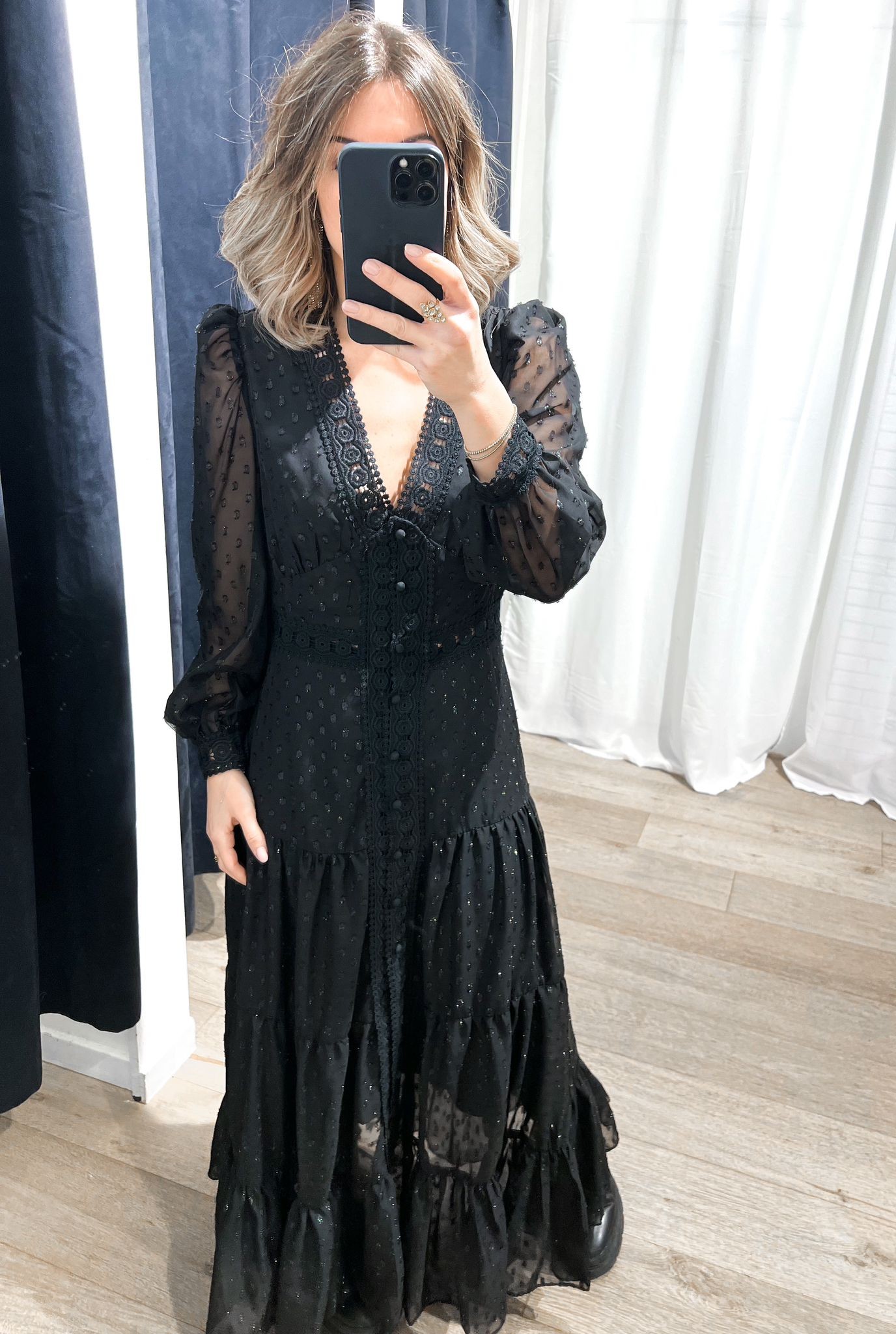 Robe longue brodée en voile avec boutons