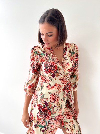 Robe cache coeur à fleurs