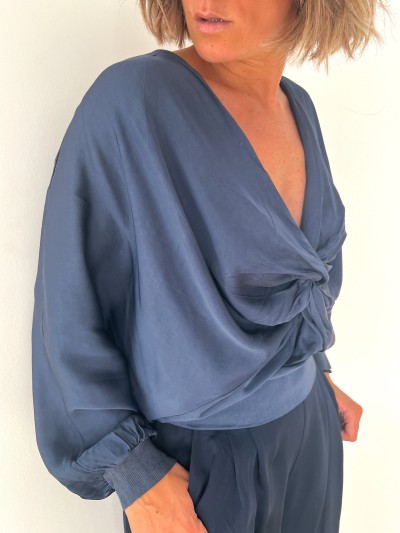 Blouse soyeuse avec noeuds