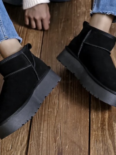 Chaussure / bottine enorme...