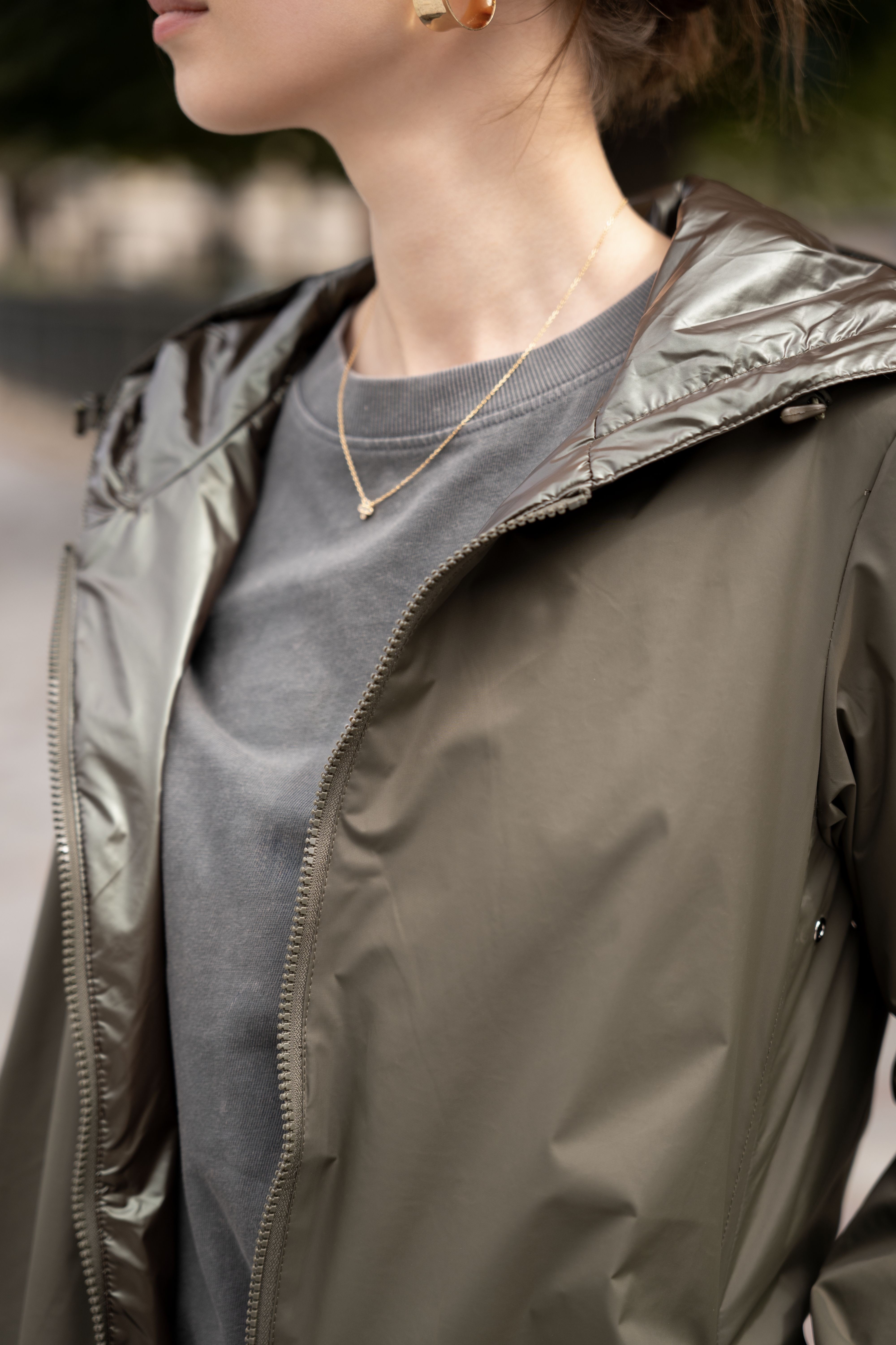 Korte, licht gewatteerde, omkeerbare regenjas (waterdicht)