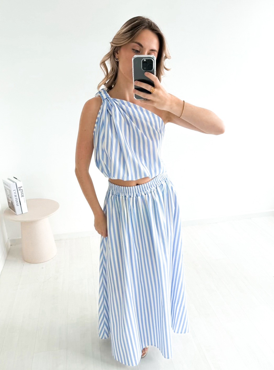 Maria-ensemble met strepen