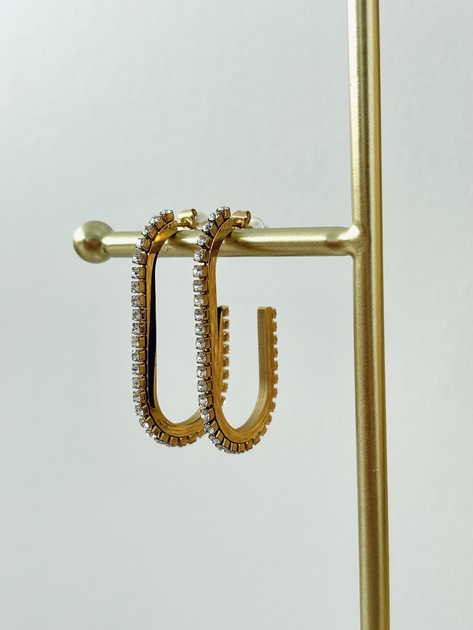 Medium strass hoepel oorbellen