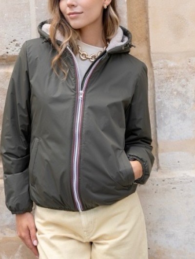 Kurze Regenjacke aus...