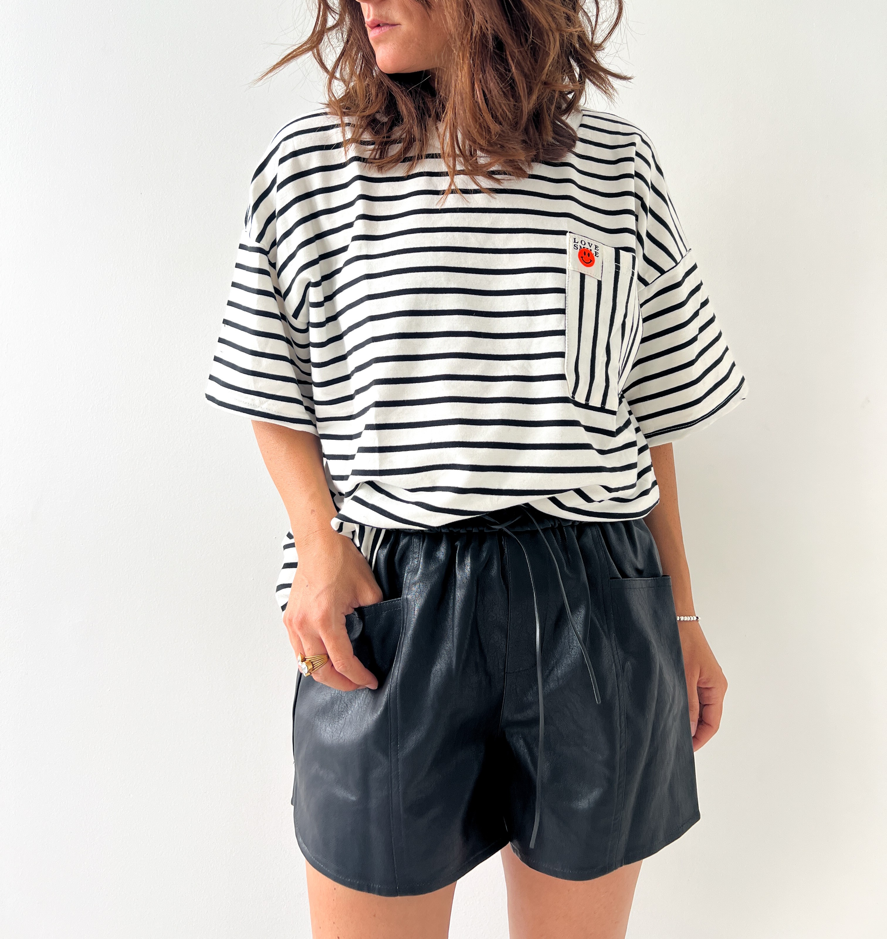 Short simili court