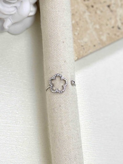 Ring met strassbloem