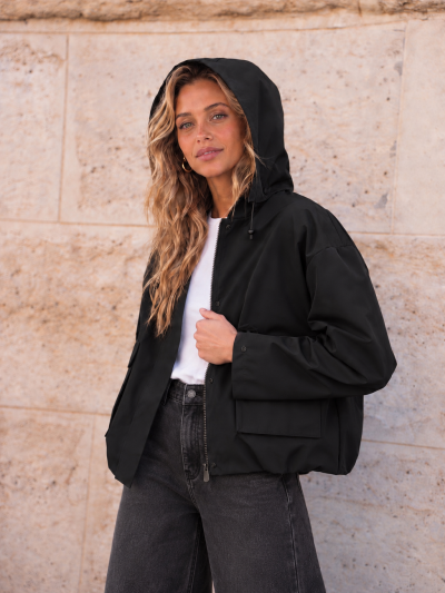 Kurze Nadine-Regenjacke mit Taschen
