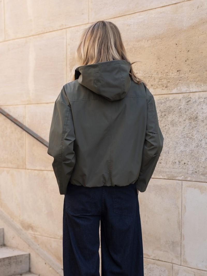 Kurze Regenjacke „Nadine“ mit Taschen