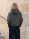 Kurze Regenjacke „Nadine“ mit Taschen
